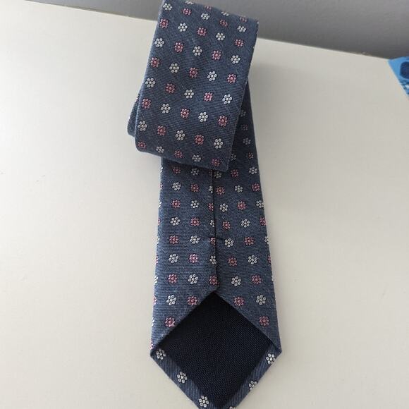 Men's Tommy Hilfiger Skinny Tie White and Pink Daisy Flowers - Picture 6 of 6